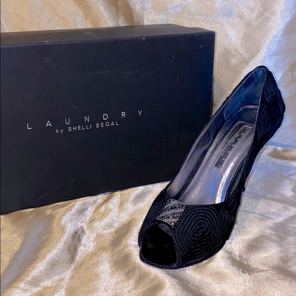 Satin peep toe pumps